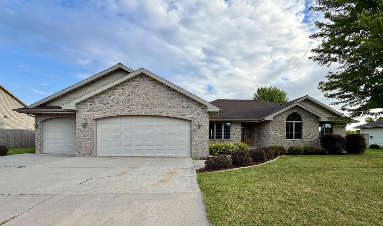 1002 Sarah Miles Ln, Manitowoc, WI 54220