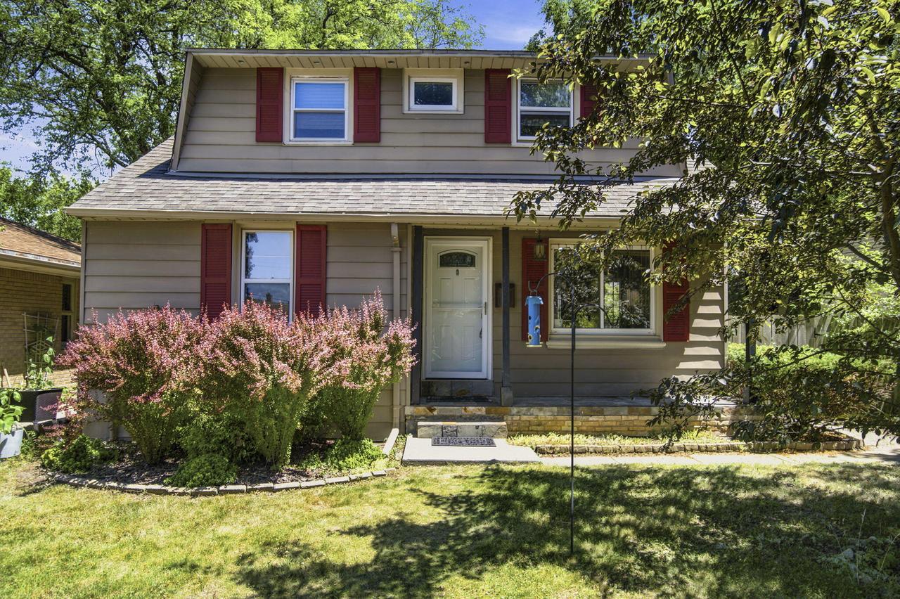 4858 N Iroquois Ave, Glendale, WI 53217