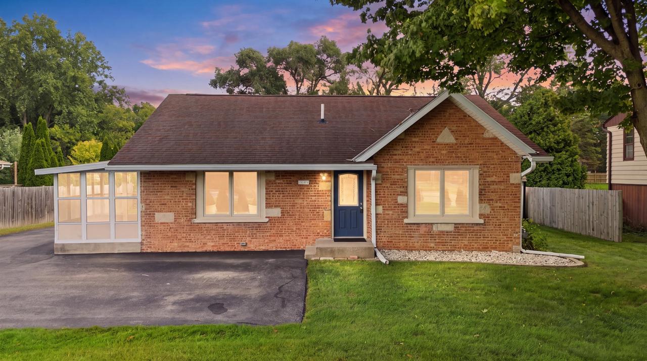 4809 W Loomis Rd, Greenfield, WI 53220