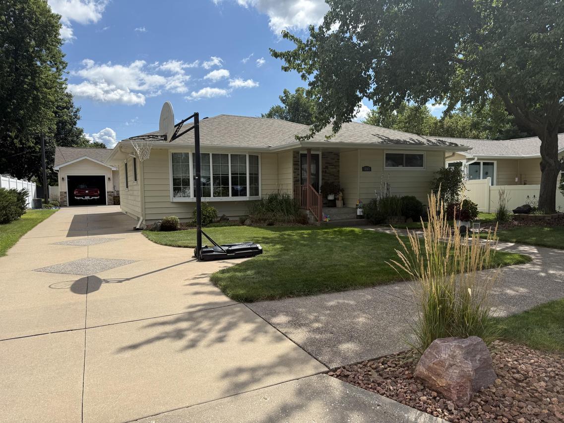 3167 S 26th St, La Crosse, WI 54601