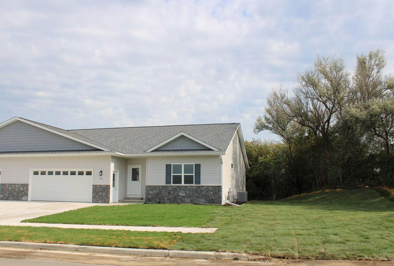 940 Drumlin Cv, Kewaskum, WI 53040