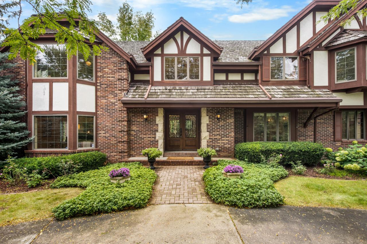 3510 W River Ct, Mequon, WI 53092