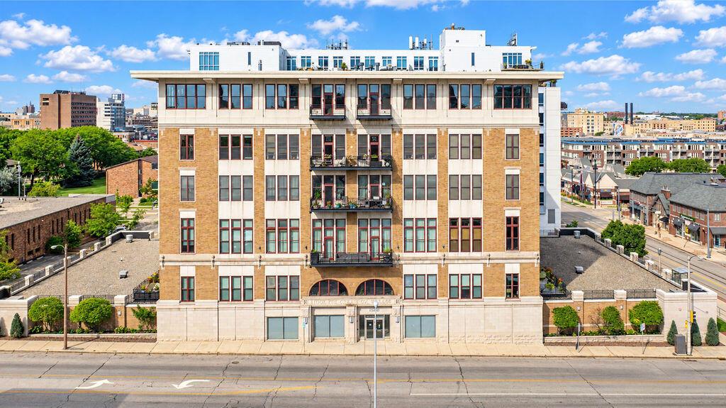 1325 N Van Buren St #601, Milwaukee, WI 53202