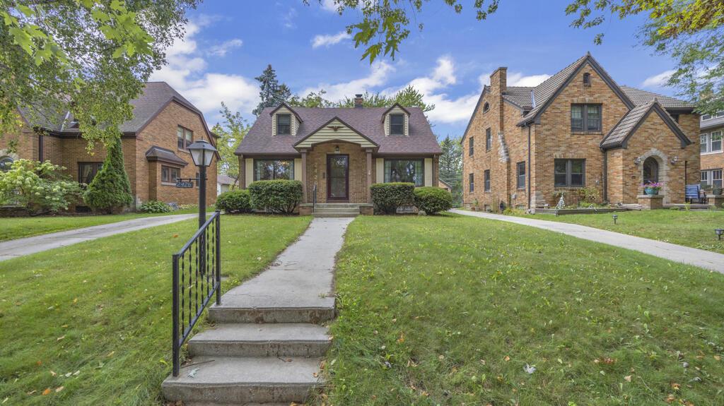 2426 N 9th St, Sheboygan, WI 53083