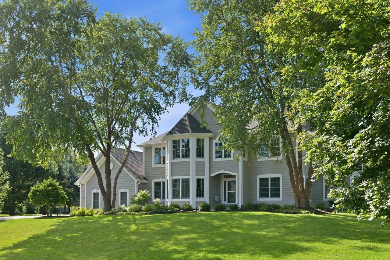 N64W38481 S Woodlake Cir, Lac La Belle, WI 53066