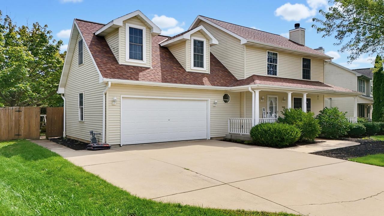 10348 S Robin Ln, Oak Creek, WI 53154