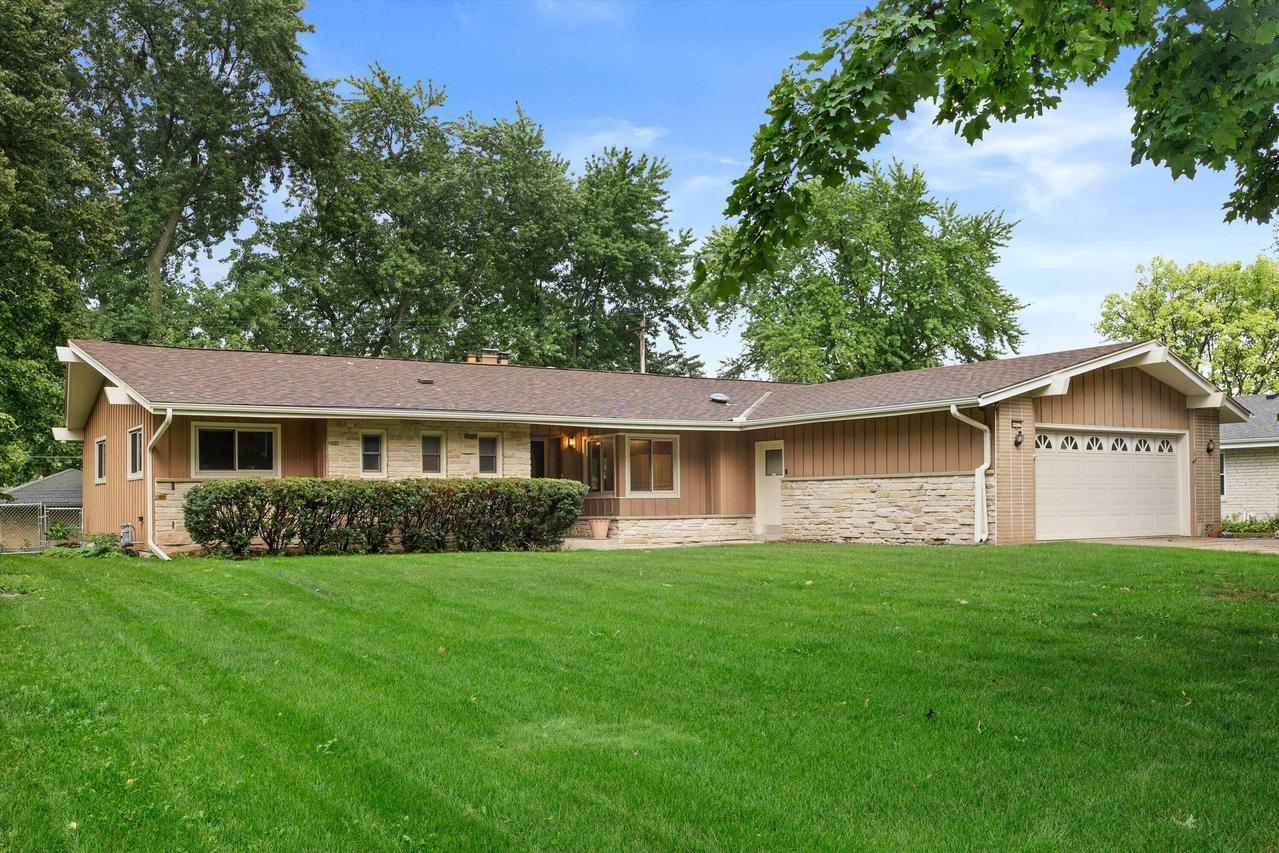 4420 N 110th St, Wauwatosa, WI 53225