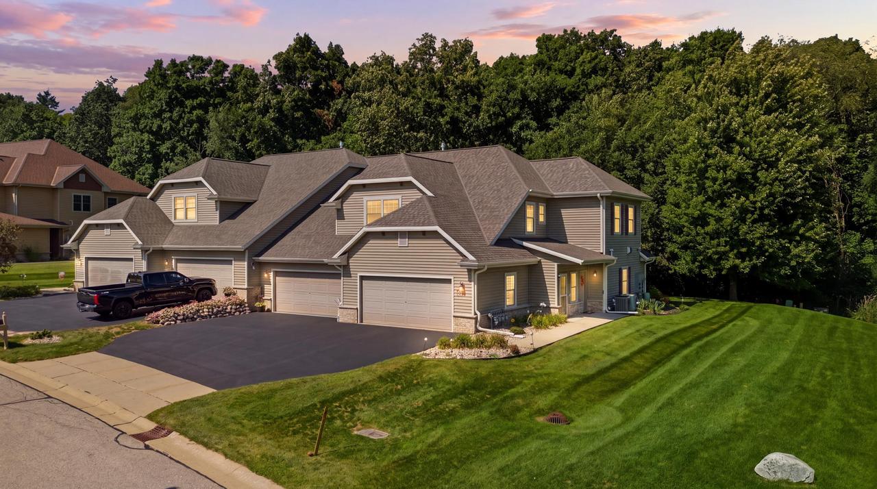 958 Autumn Ridge, Hartford, WI 53027