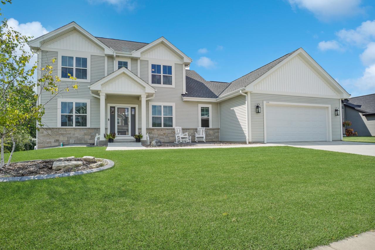 1391 Bluestem Trl, Oconomowoc, WI 53066