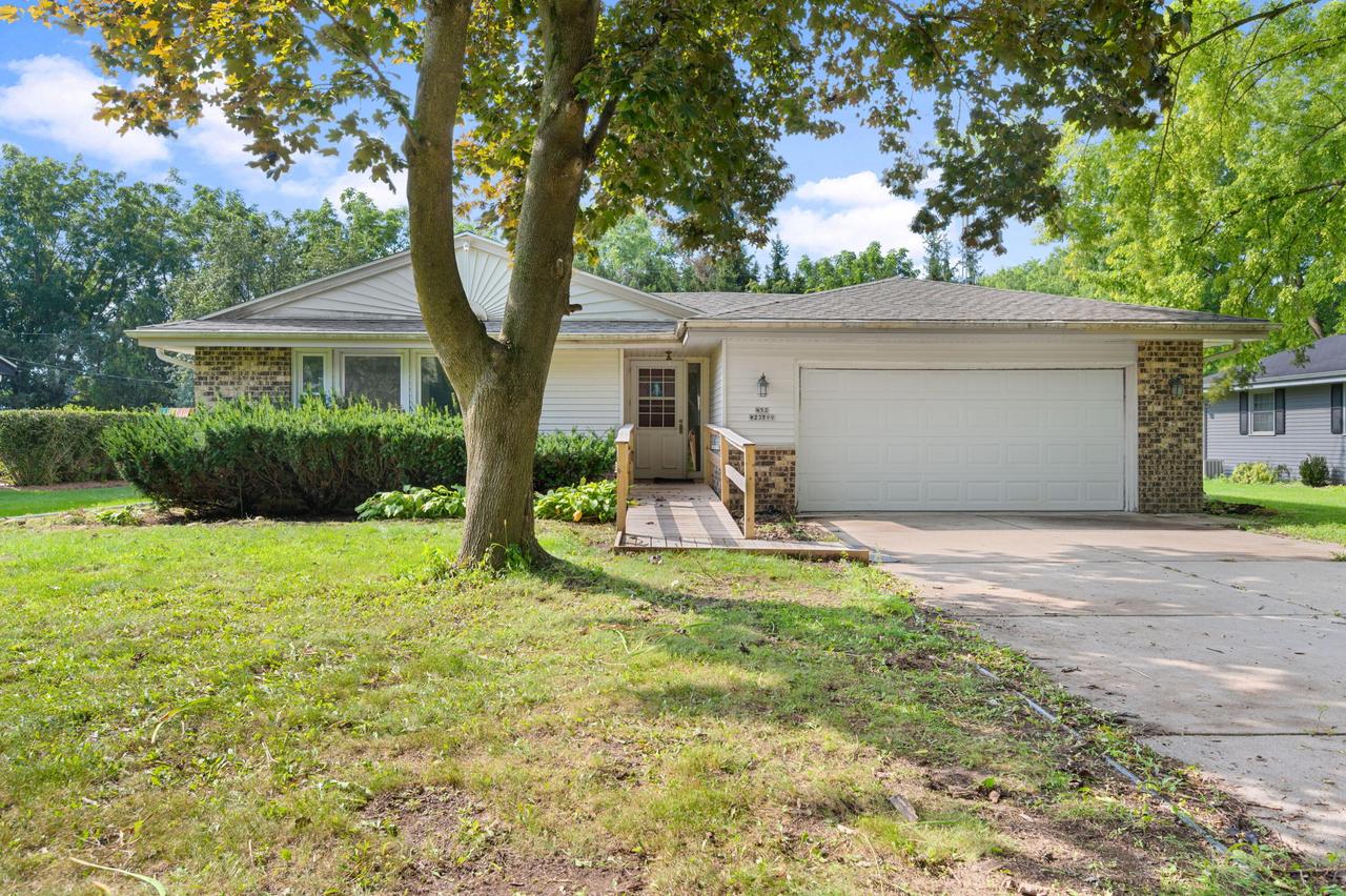 N52W23799 Parkview Dr, Lisbon, WI 53089