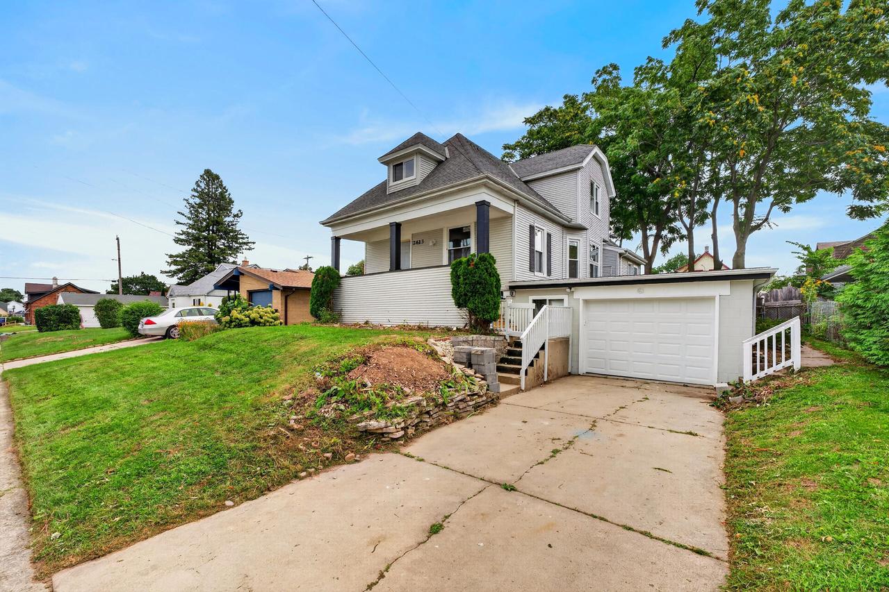 2423 Cleveland Pl, South Milwaukee, WI 53172