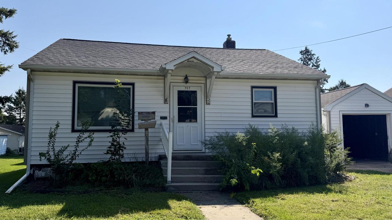 707 Columbia St, Horicon, WI 53032