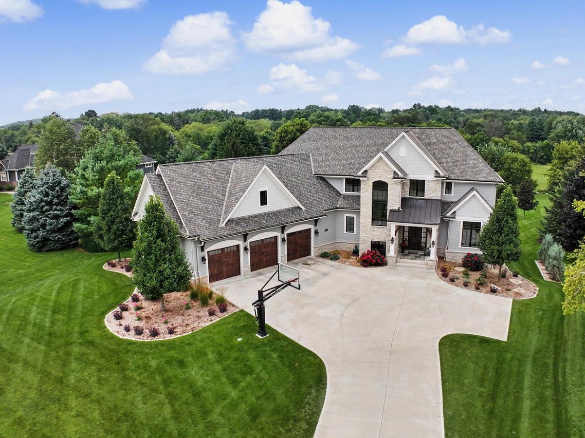 254 Legend Heights, Wales, WI 53183
