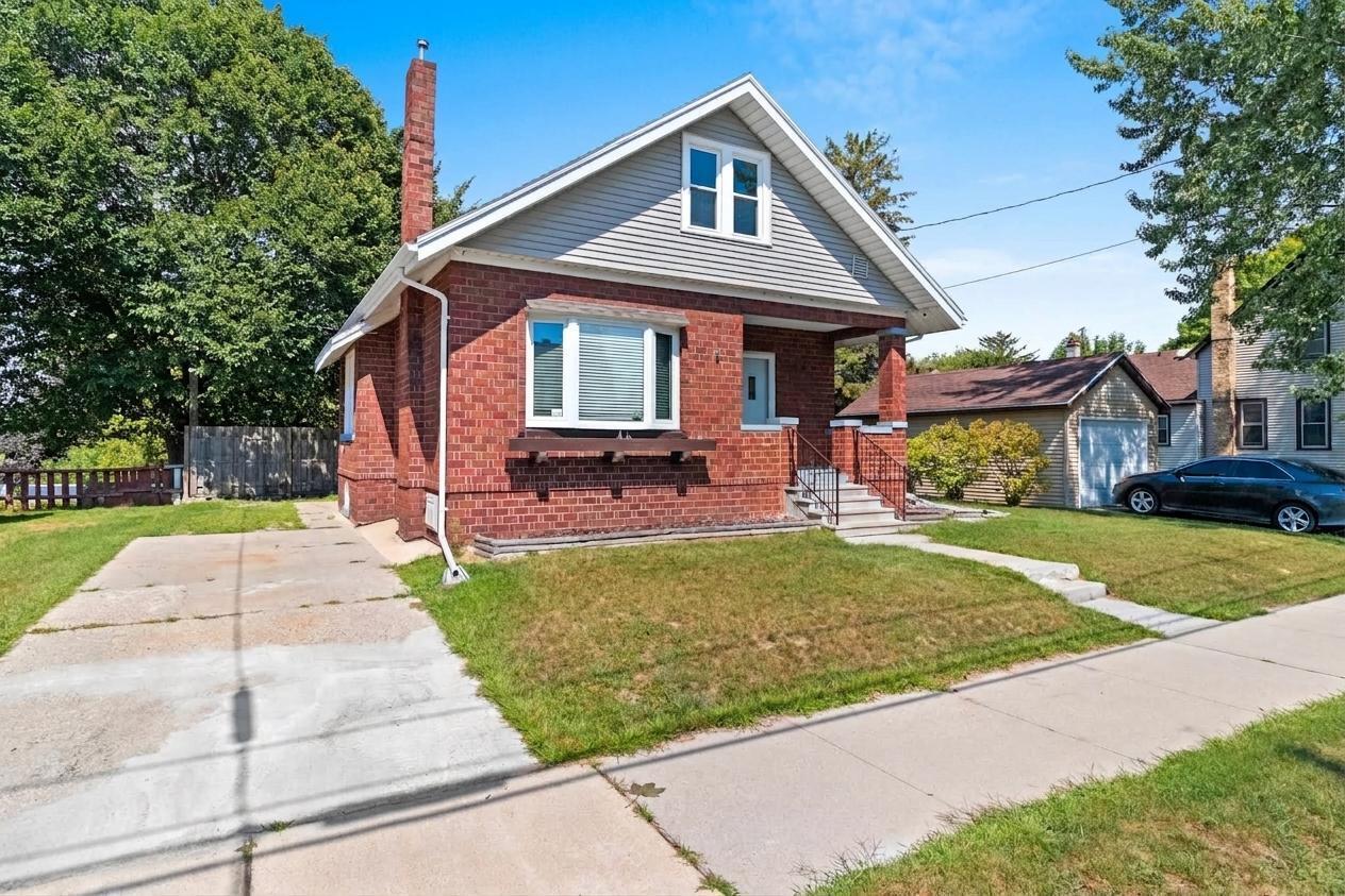 1108 Columbus St, Manitowoc, WI 54220