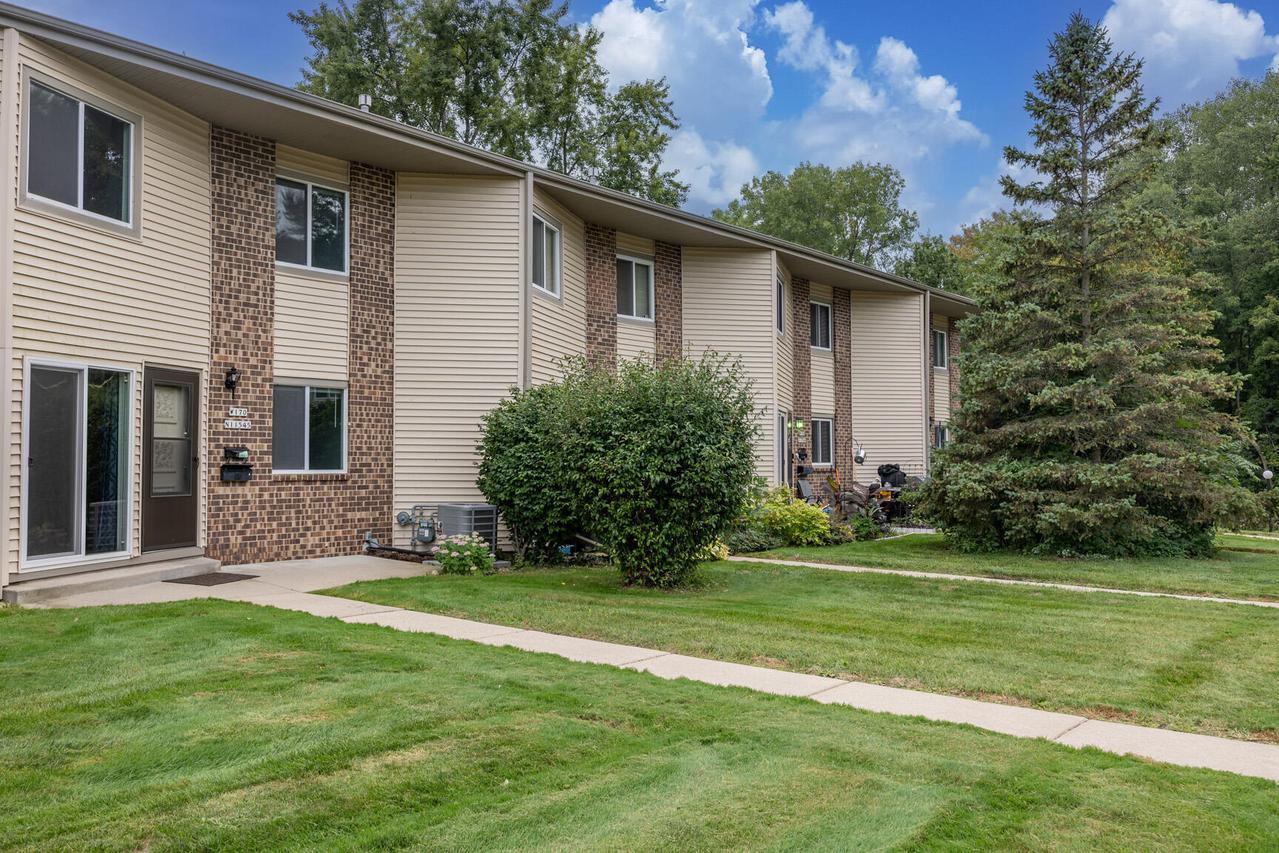 W170N11545 Armada Dr #21-9, Germantown, WI 53022