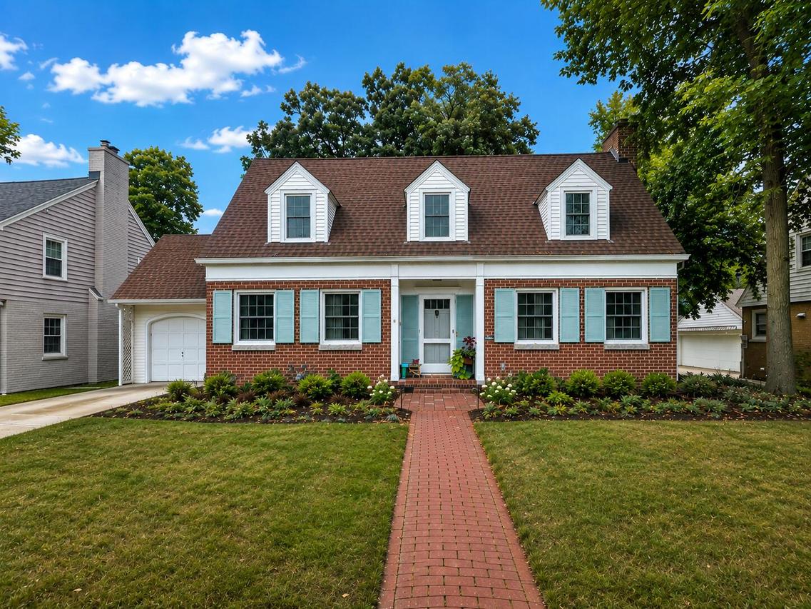 154 N 88th St, Wauwatosa, WI 53226
