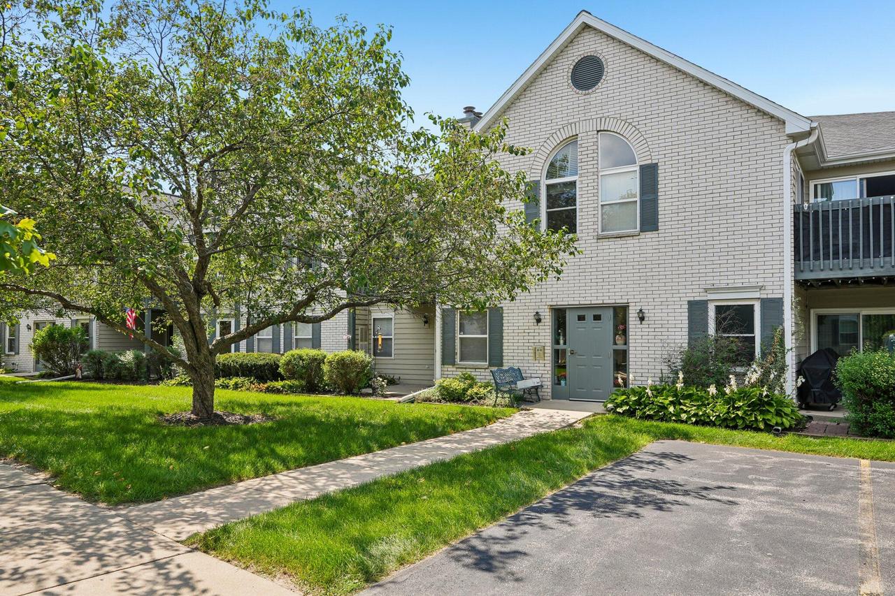 N25W24069 River Park #6, Pewaukee, WI 53072