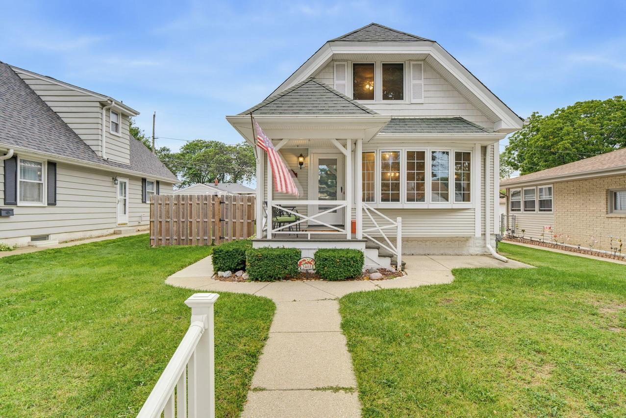 2403 S 95th St, West Allis, WI 53227