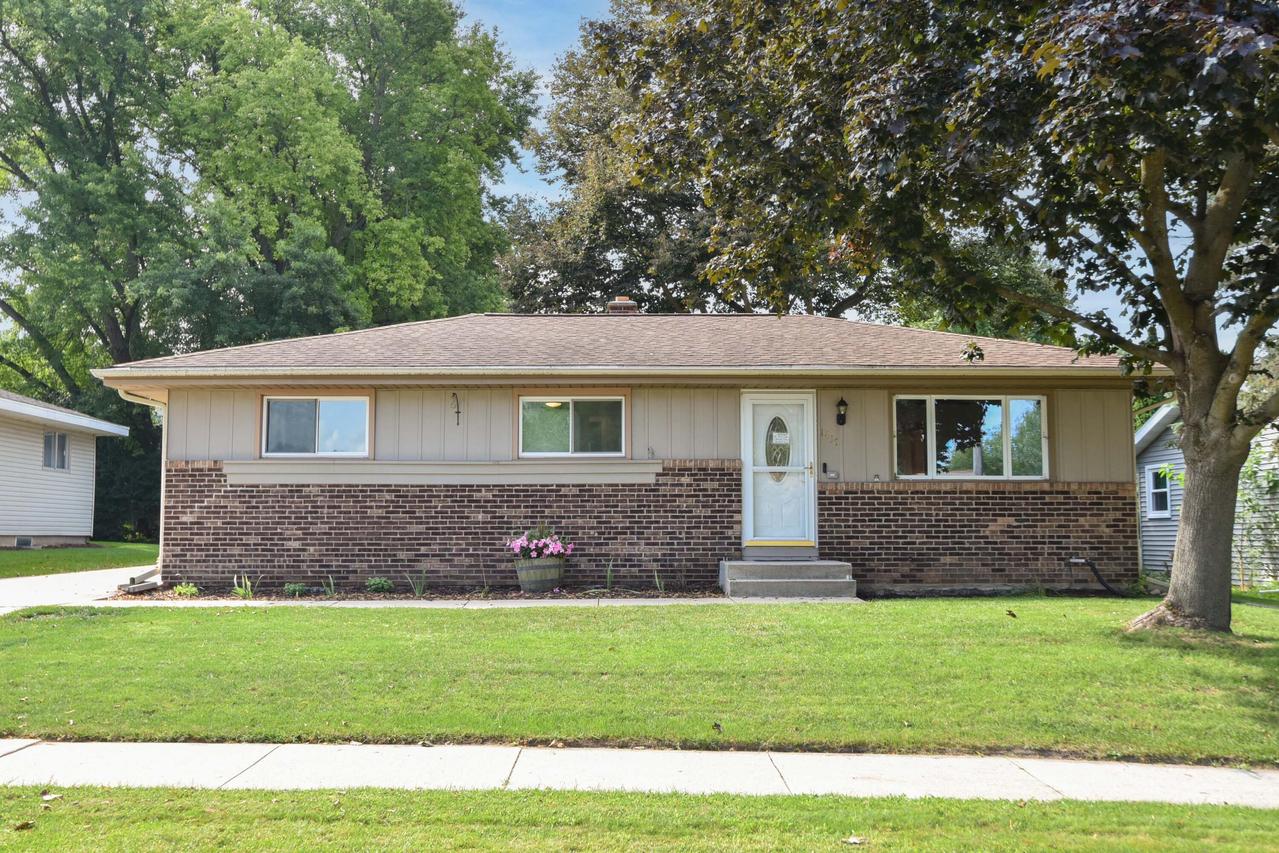 1417 Patricia Dr, West Bend, WI 53090