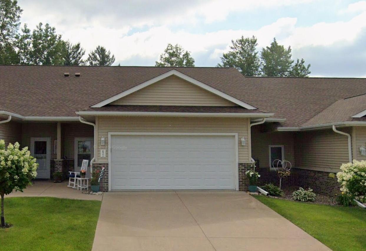 421 Cherry Ln, Holmen, WI 54636