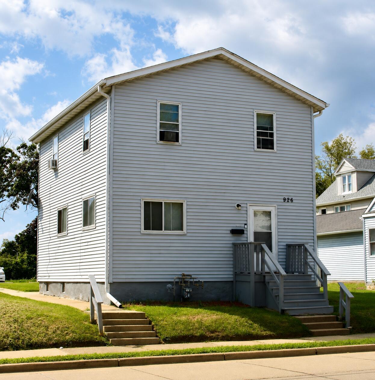 926 N Memorial Dr, Racine, WI 53404