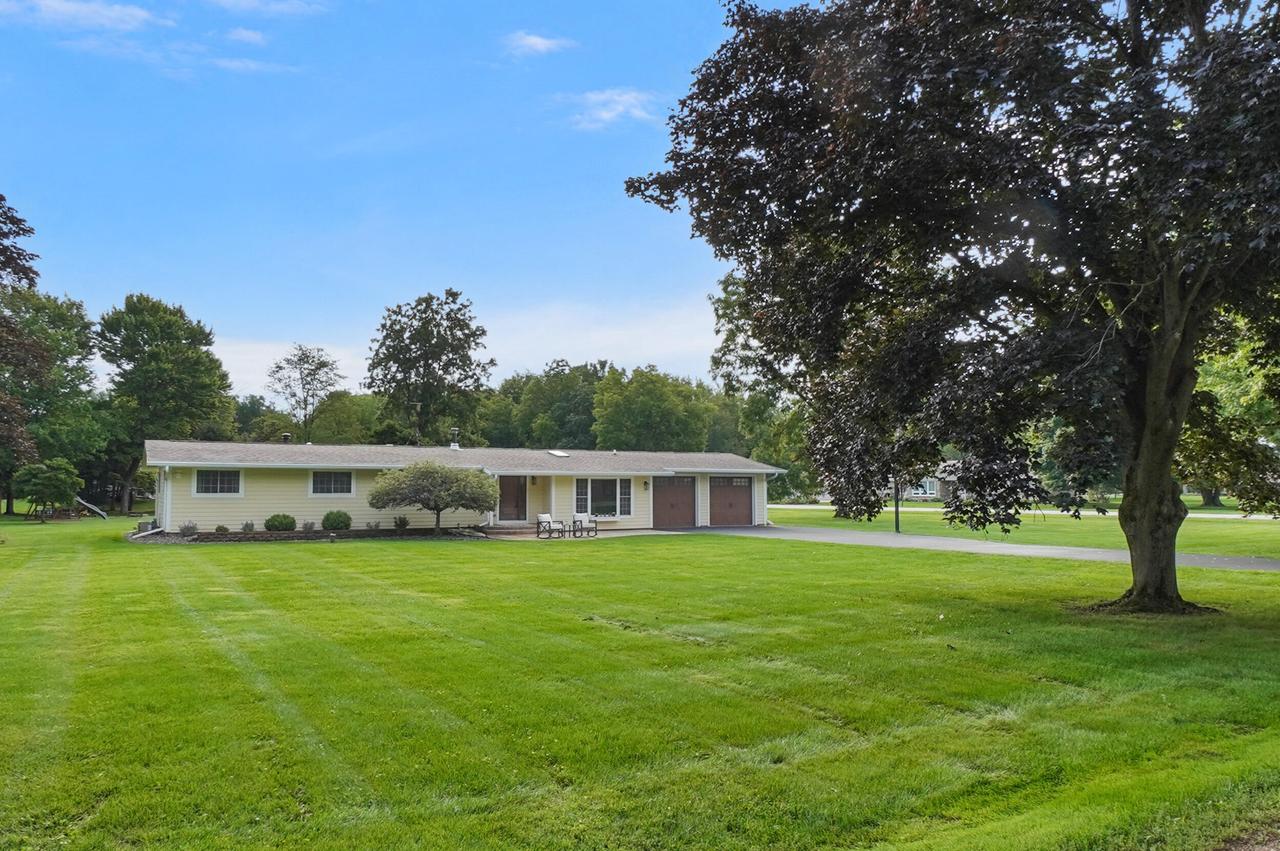 W343N6300 S Bayview Rd, Oconomowoc, WI 53066