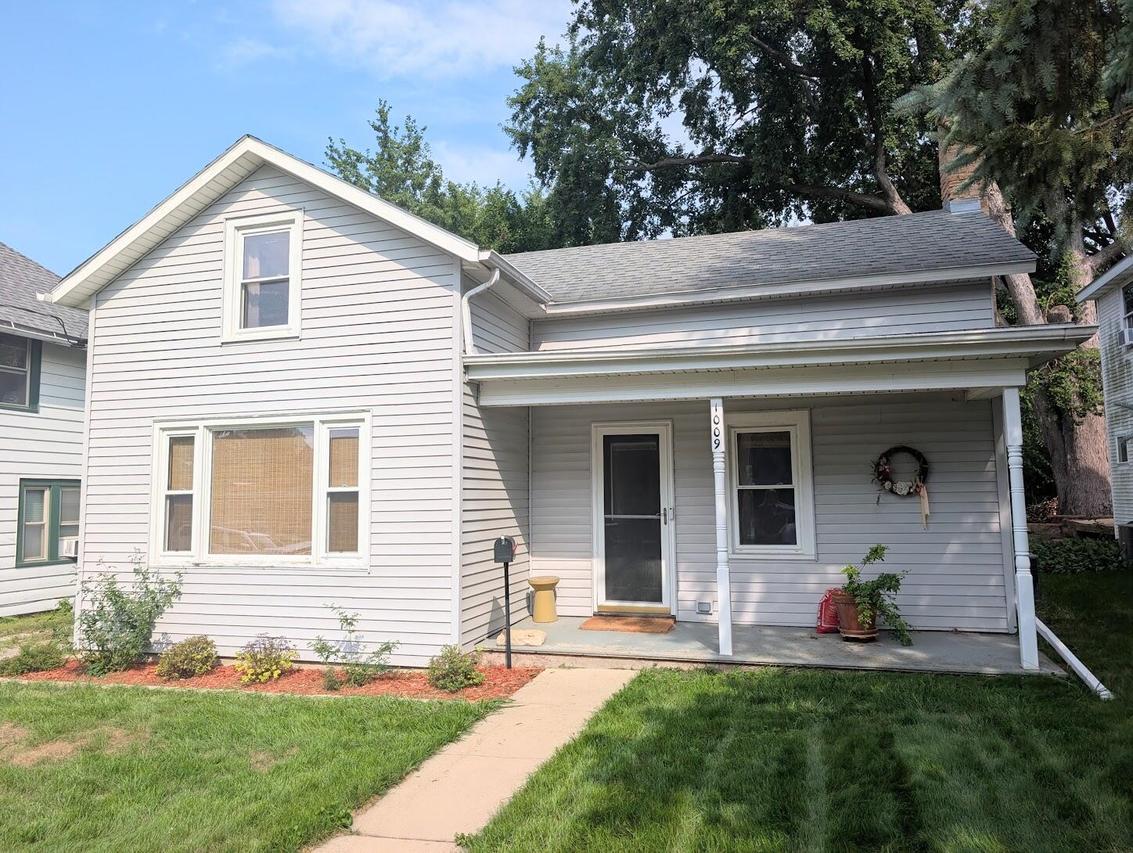 1009 Vine St, Watertown, WI 53098
