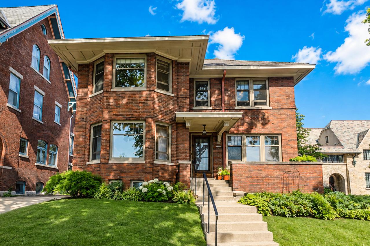 2625 N Wahl Ave, Milwaukee, WI 53211