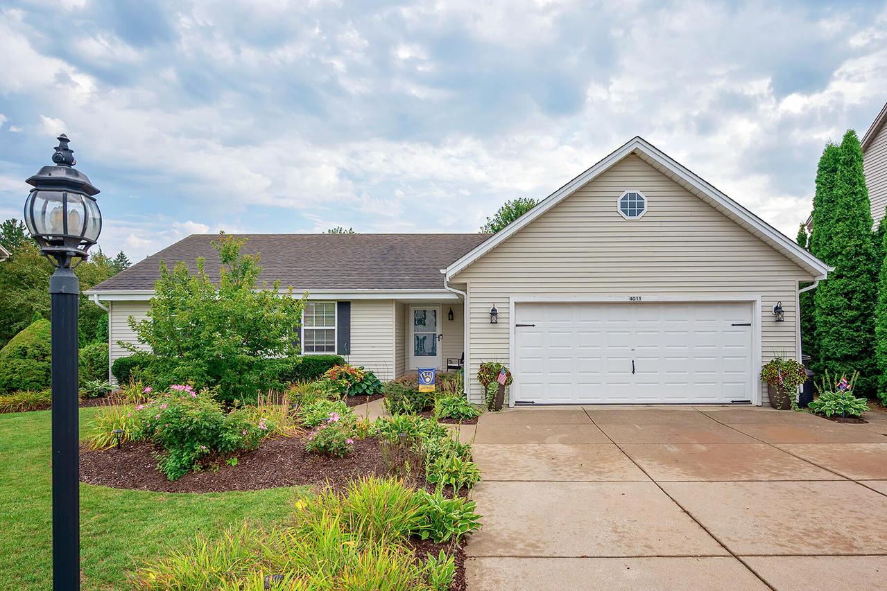 4011 W Whispering Ridge, Franklin, WI 53132