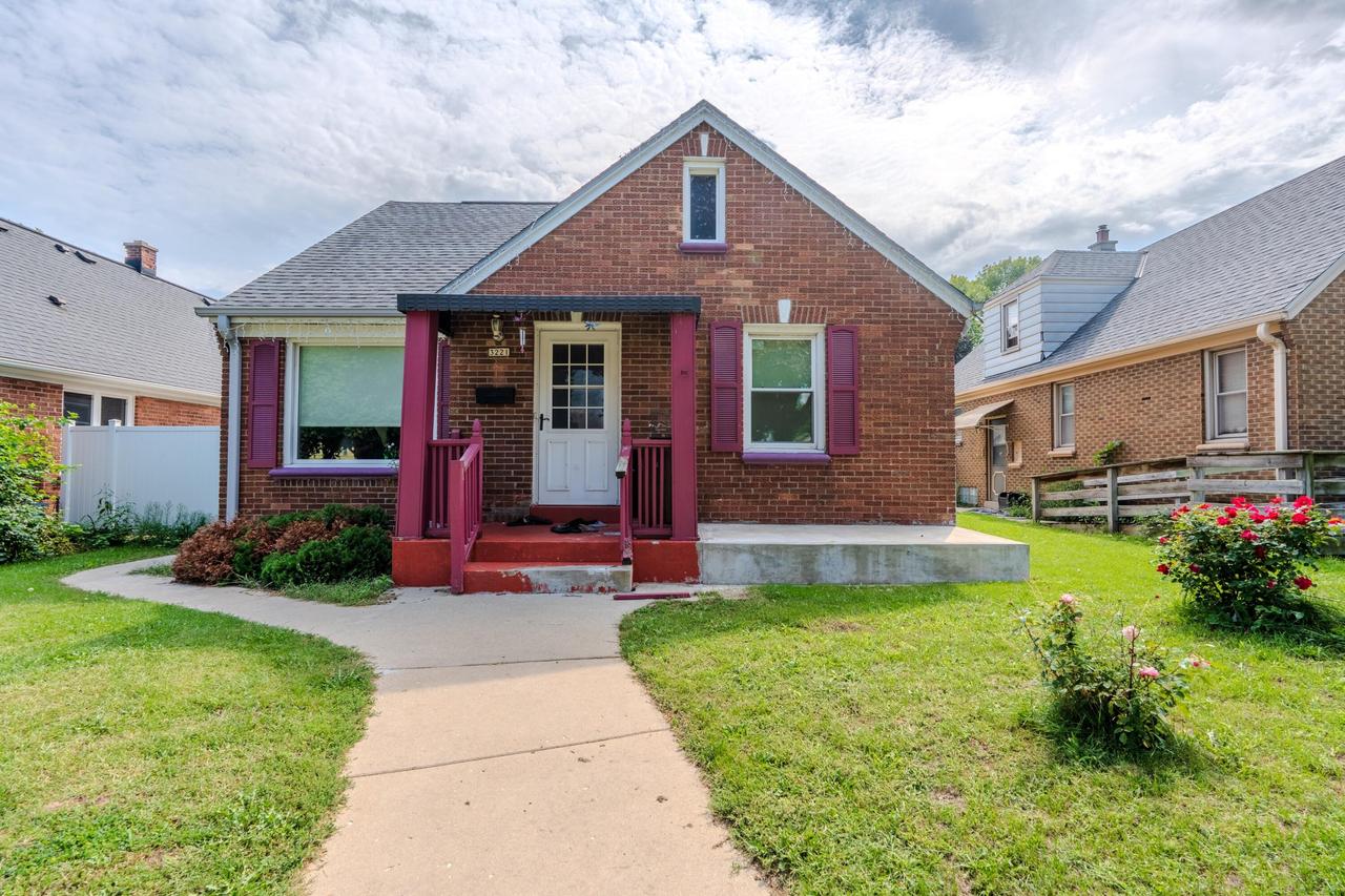 3221 W Oklahoma Ave, Milwaukee, WI 53215