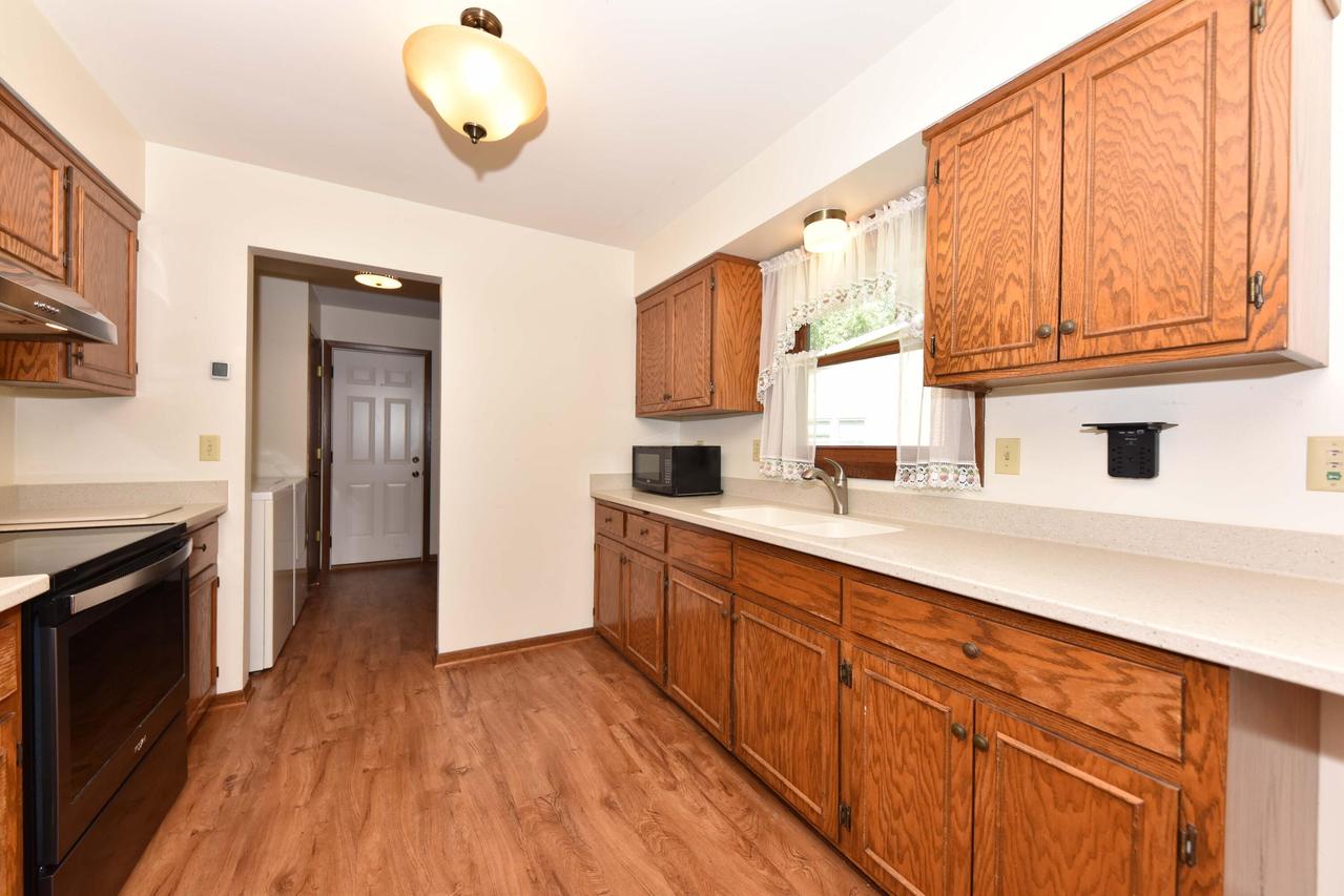 106 Tamarack Cir, Hartford, WI 53027