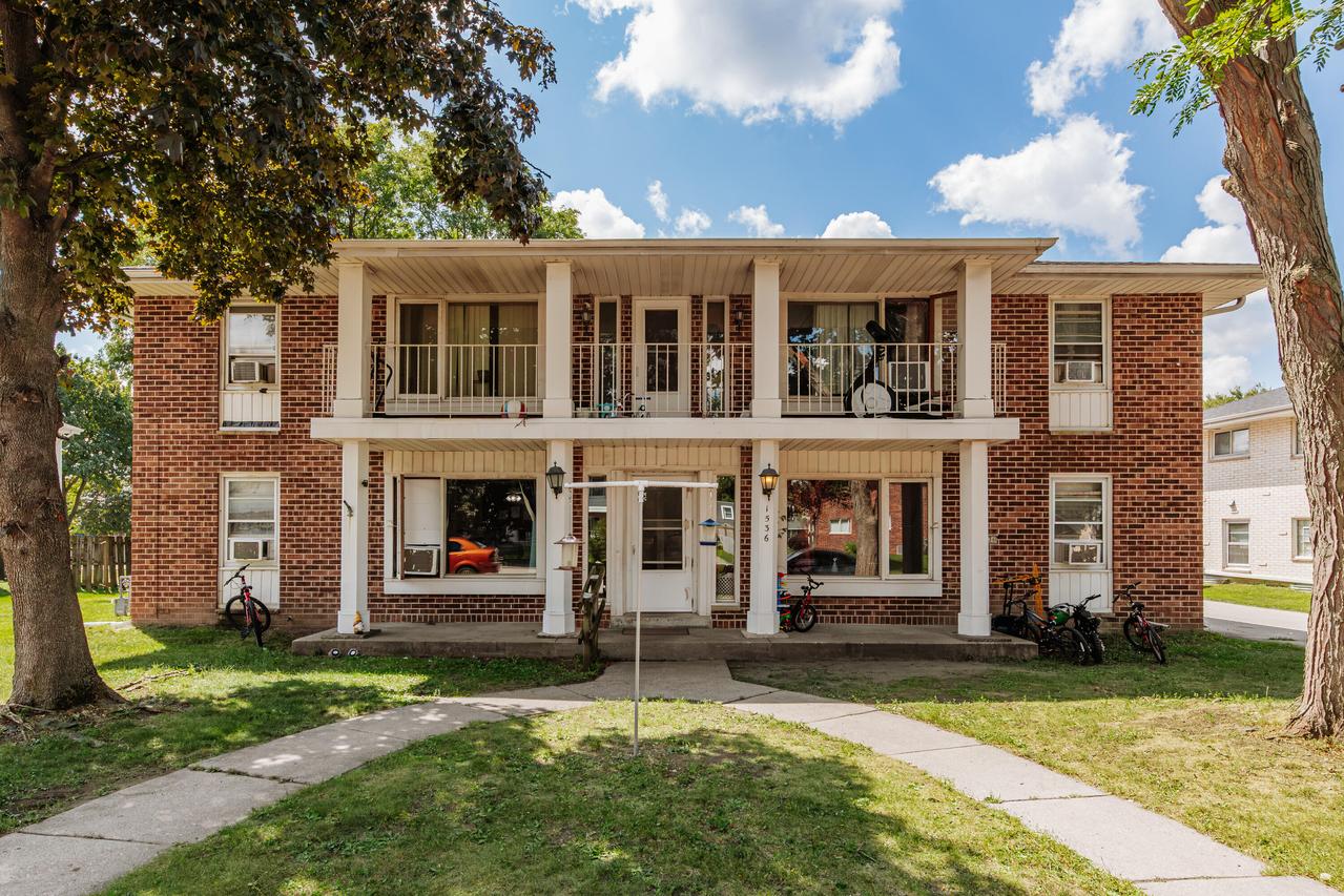 1536 David Ln, Waukesha, WI 53189
