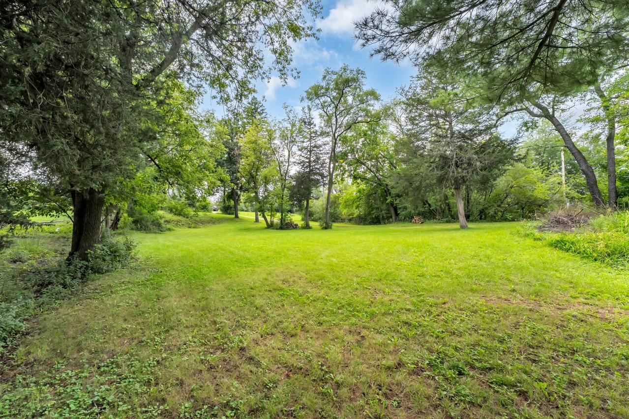 35410 Delmonte Dr, Rochester, WI 53105