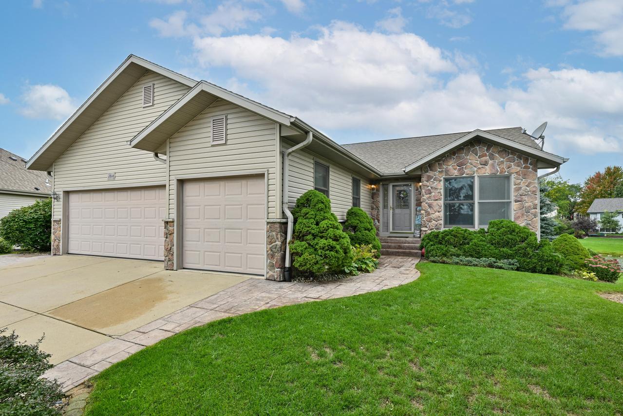7844 Lakeview Rd, Waterford, WI 53185