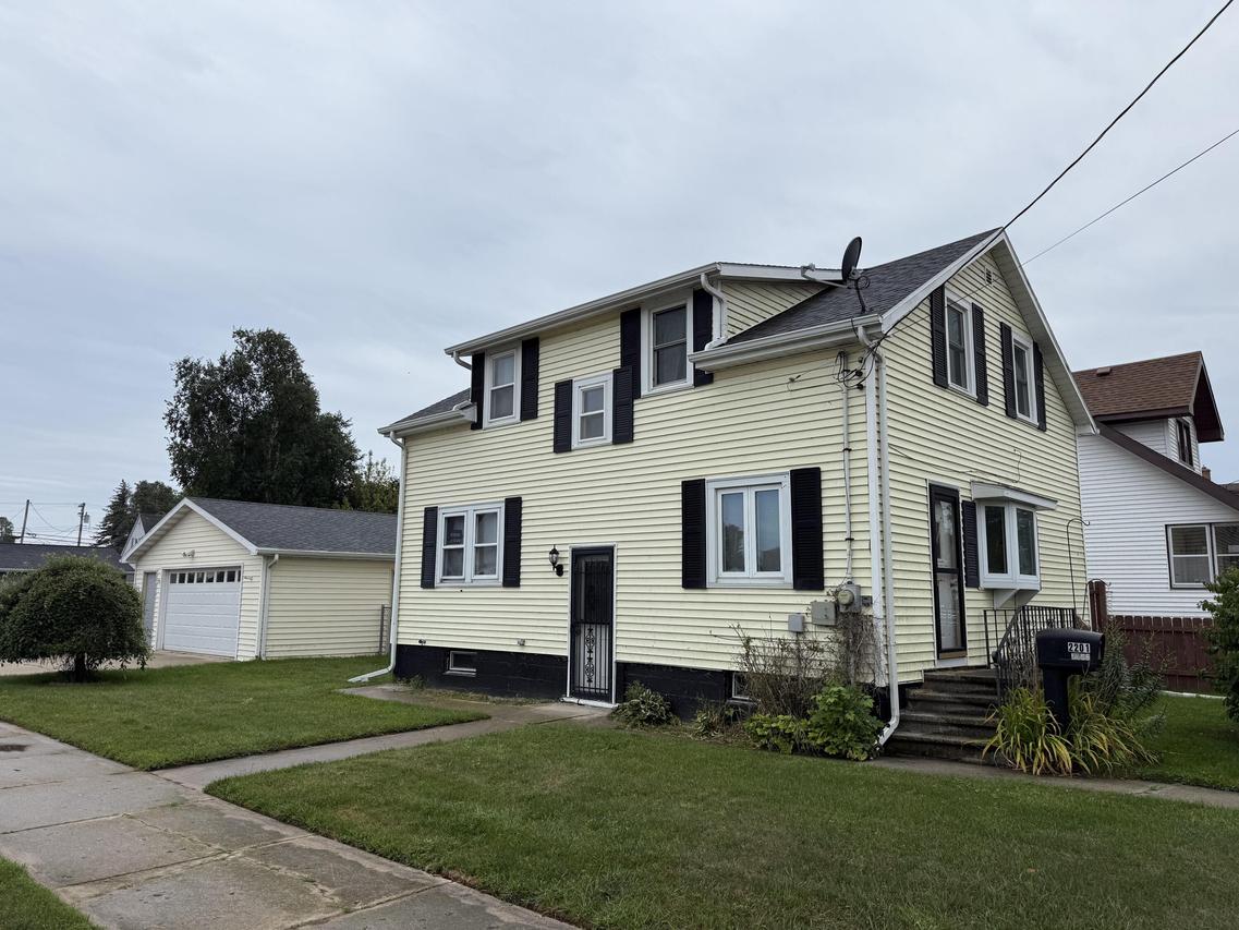 2201 11th St, Two Rivers, WI 54241