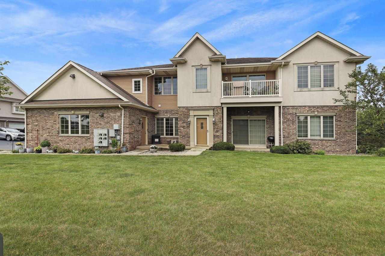 7156 Parkside Ln #141, Mount Pleasant, WI 53406