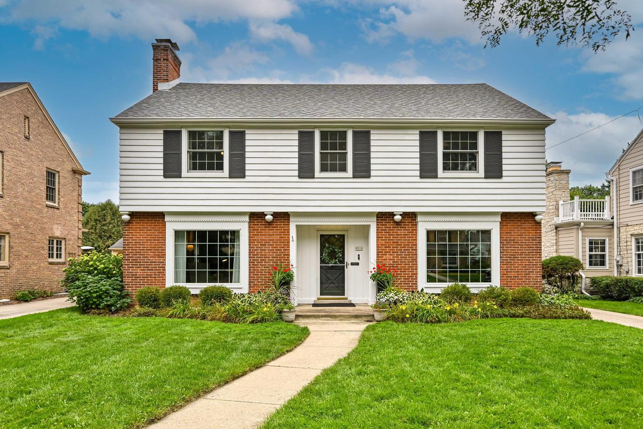 9519 Harding Blvd, Wauwatosa, WI 53226