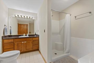 3301 13th St #6D, Kenosha, WI 53144