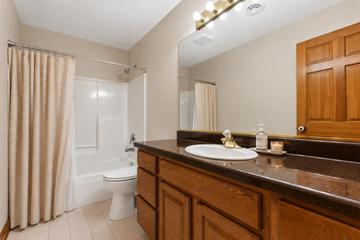 3301 13th St #6D, Kenosha, WI 53144