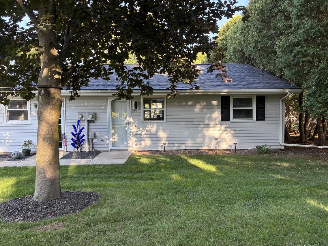953 A Green Acres Dr, Sheboygan Falls, WI 53085
