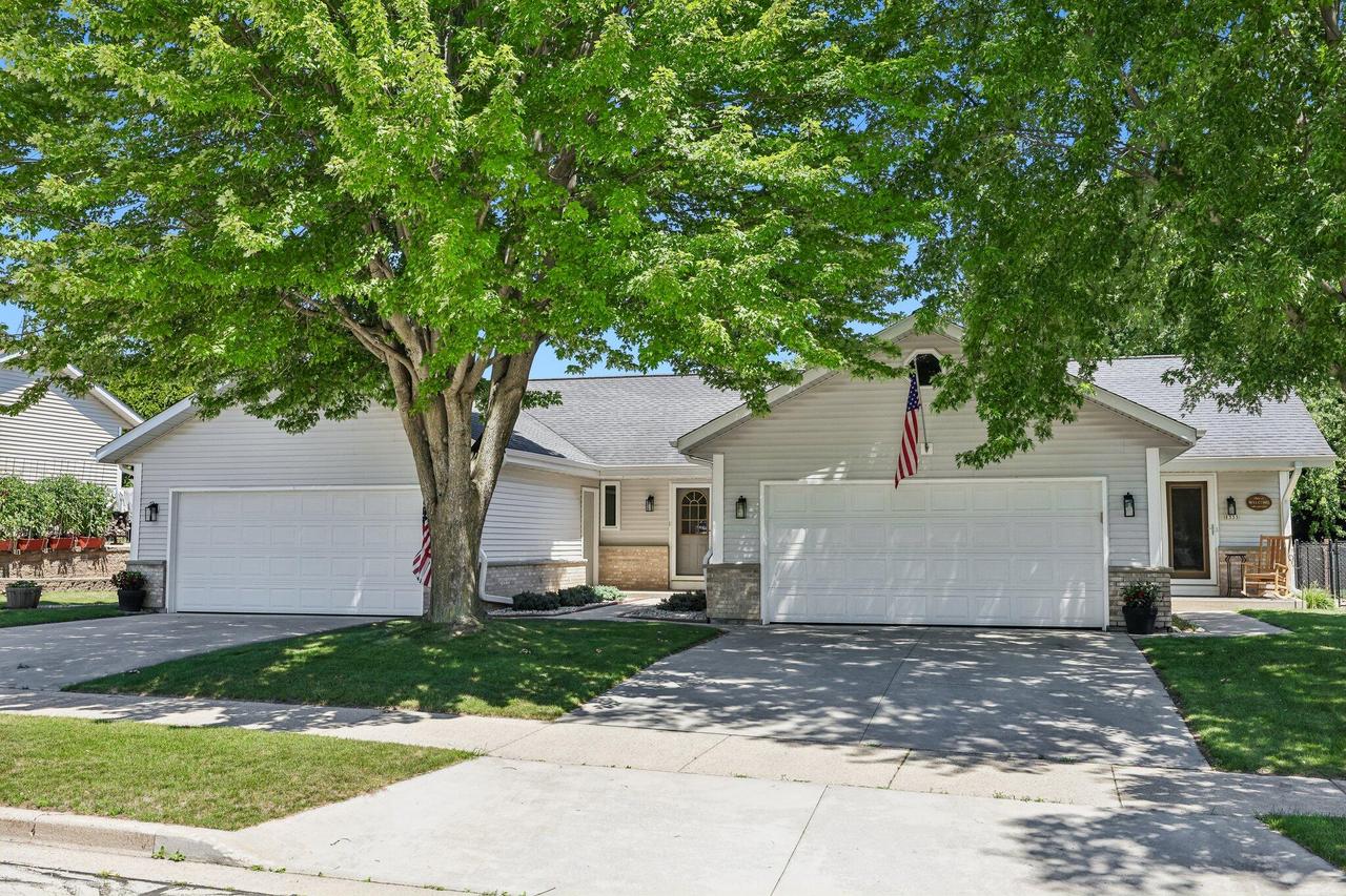 1333 Sunnydale Cir, West Bend, WI 53090