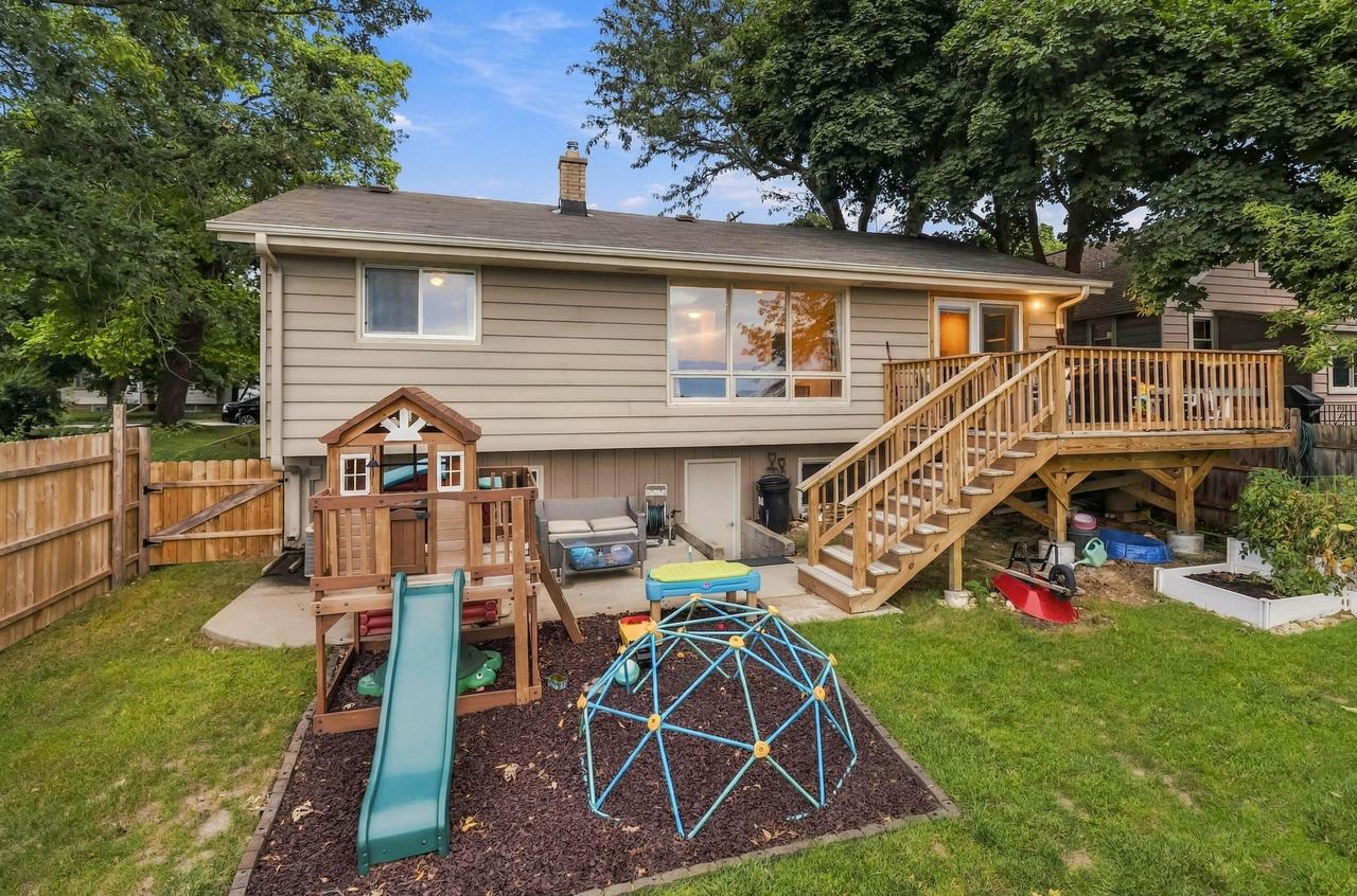 1007 Buena Vista, Waukesha, WI 53188