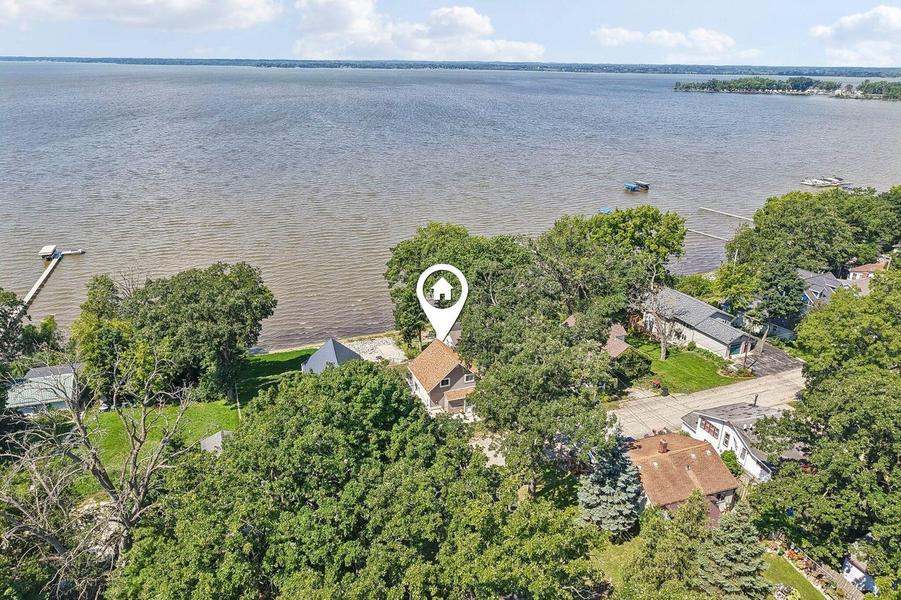N1049 Vinnie Ha Ha Rd, Koshkonong, WI 53538