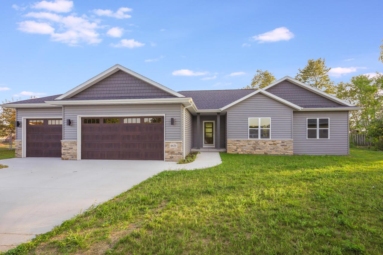 4631 Ridge Ct, Manitowoc, WI 54220