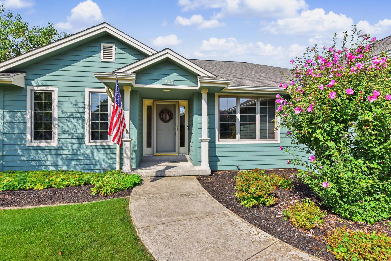 1508 Mackenzie Ln, Oconomowoc, WI 53066
