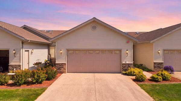 2121 45th St #G, Two Rivers, WI 54241
