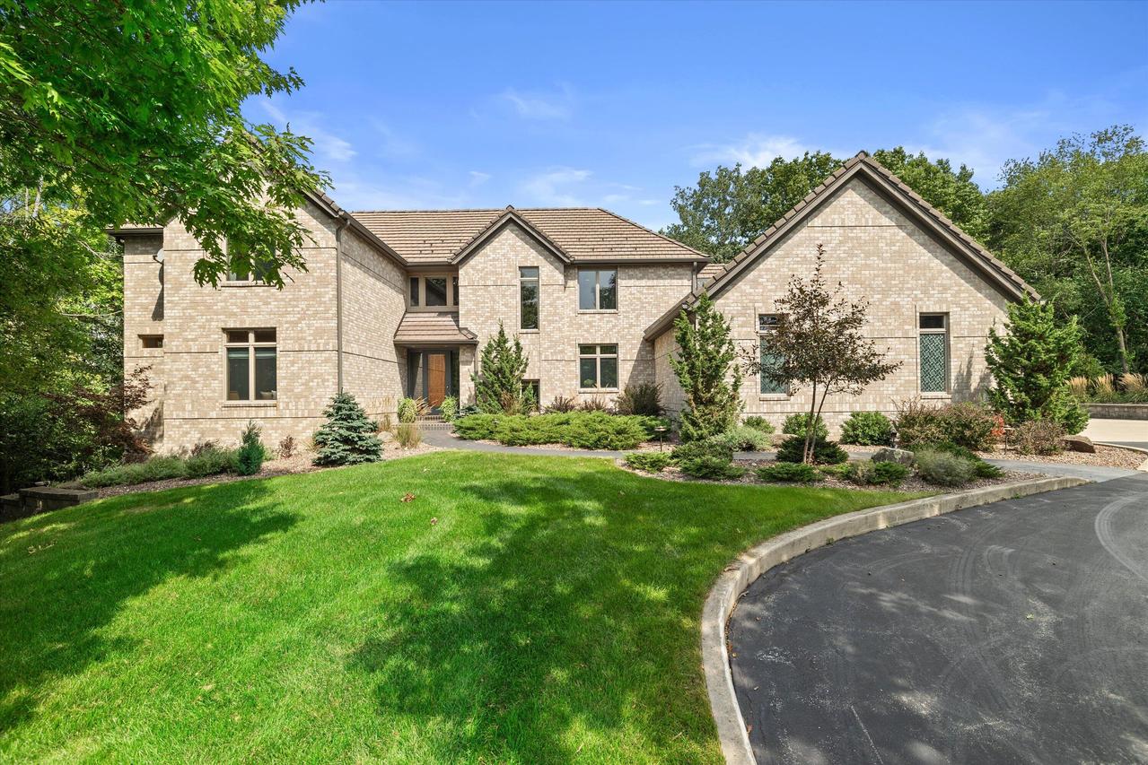 N29W30764 Foxwood Dr, Delafield, WI 53072