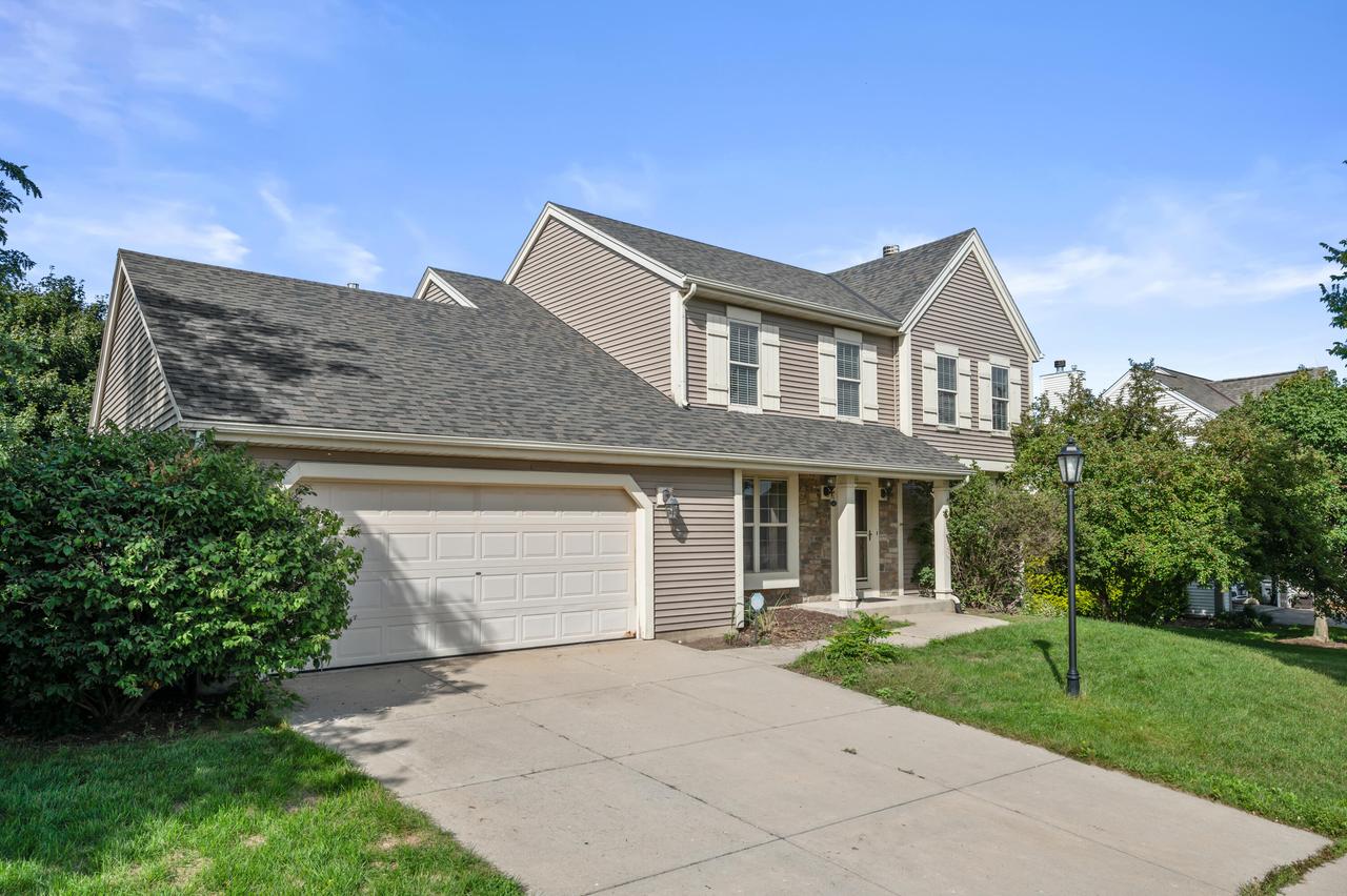 922 River Hill, Waukesha, WI 53189