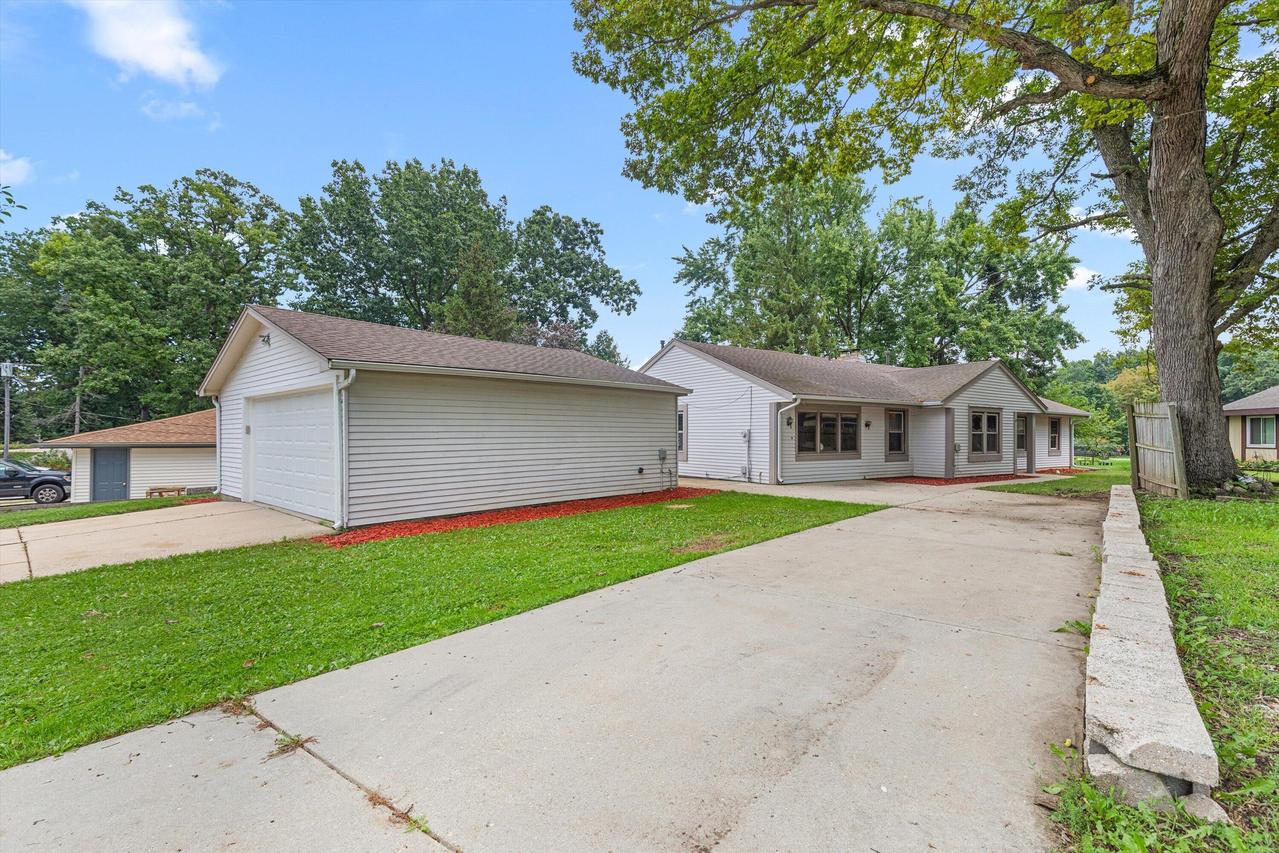 27437 Long Lake, Norway, WI 53185
