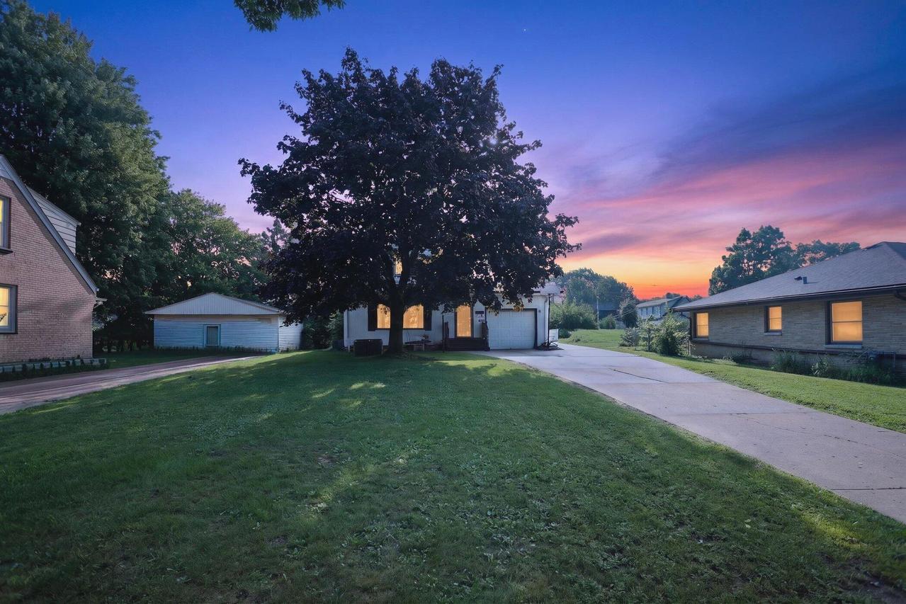 2738 S 72nd St, West Allis, WI 53219